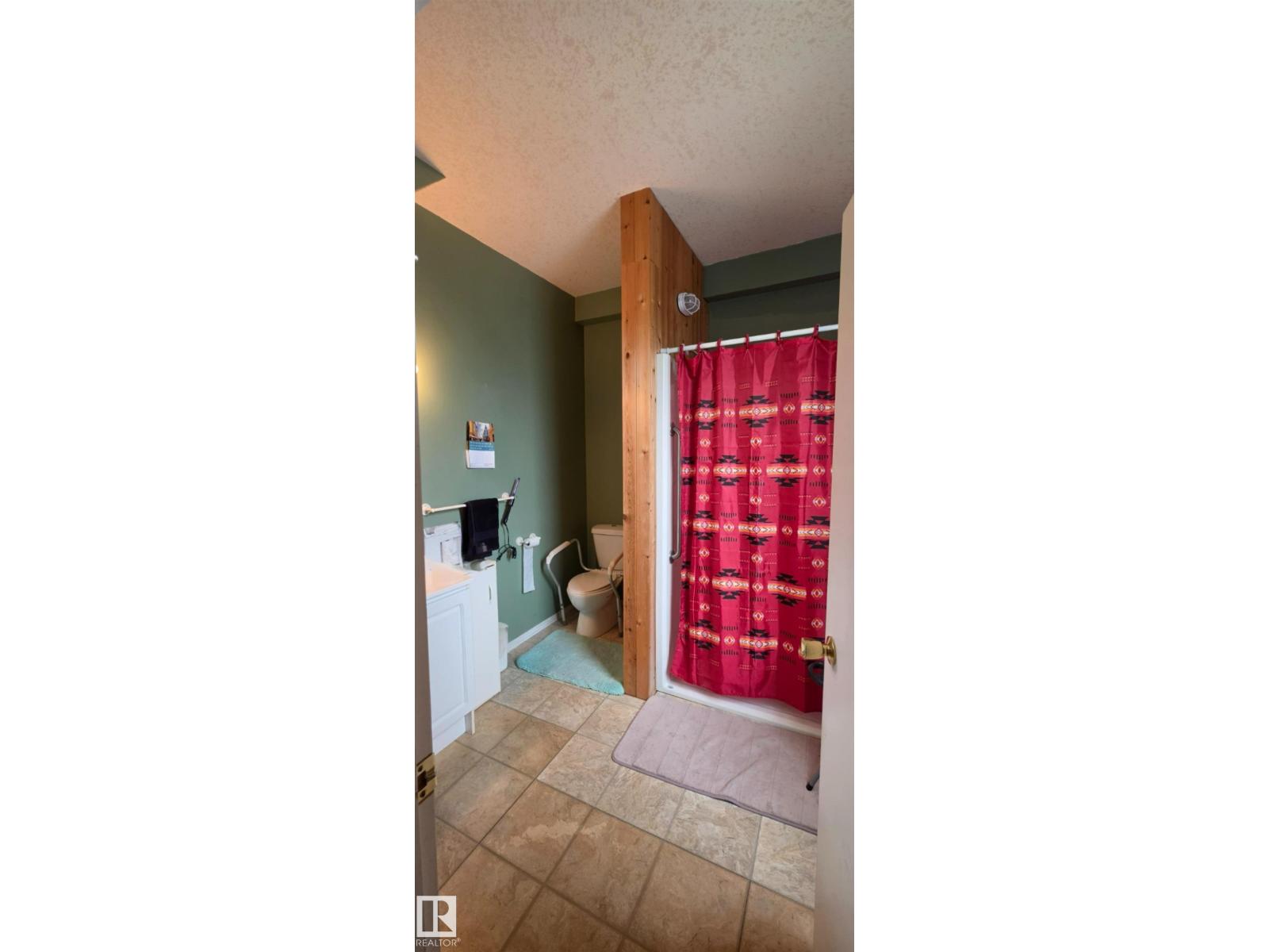 4612 47 AV — photo 21