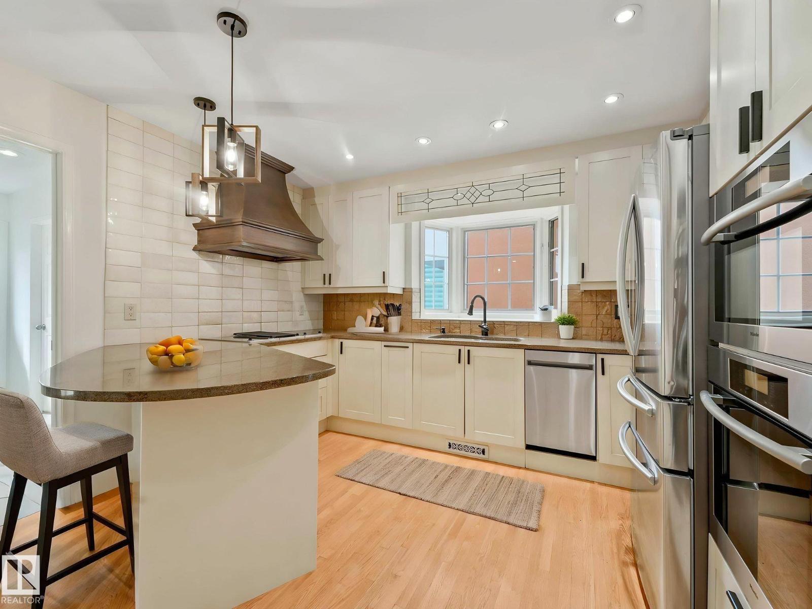 9642 100 ST NW - 24