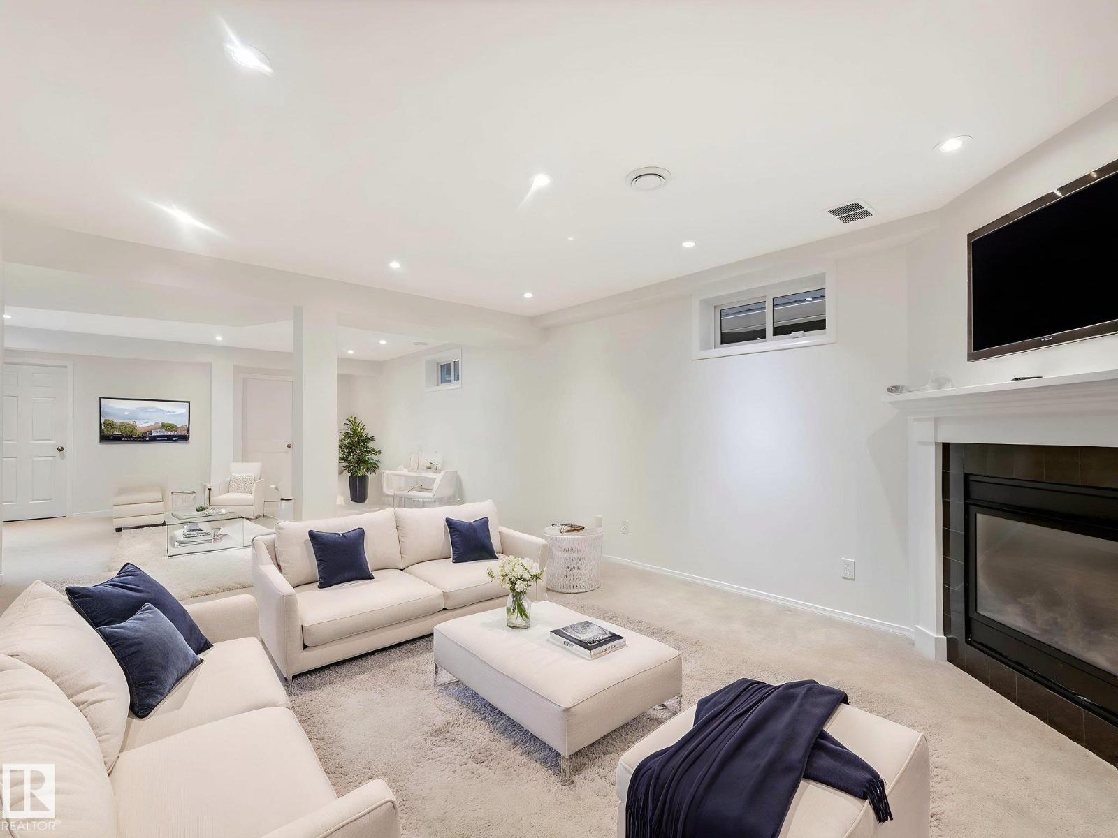 9642 100 ST NW - 45