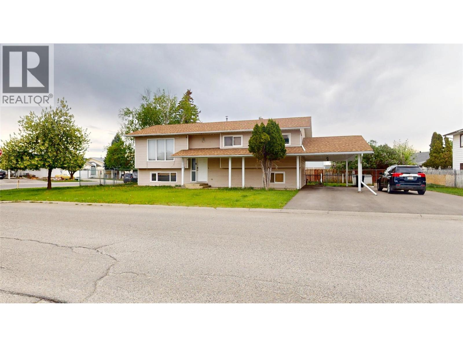 900 24th Avenue N - 2