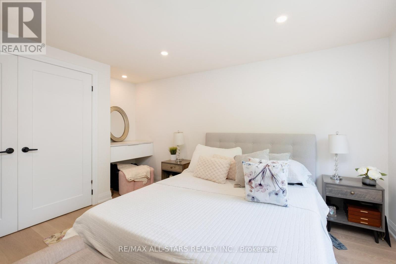 512 SANDFORD STREET - 20