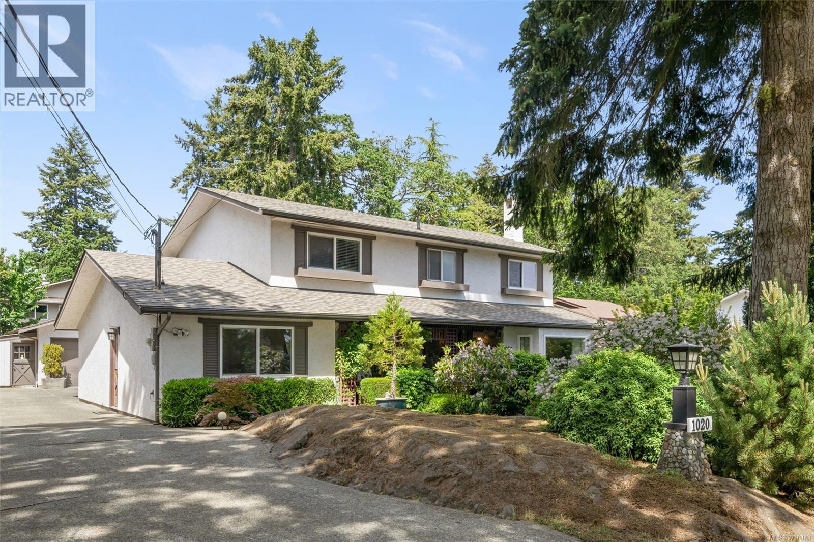  1020 Lucas Avenue, Saanich