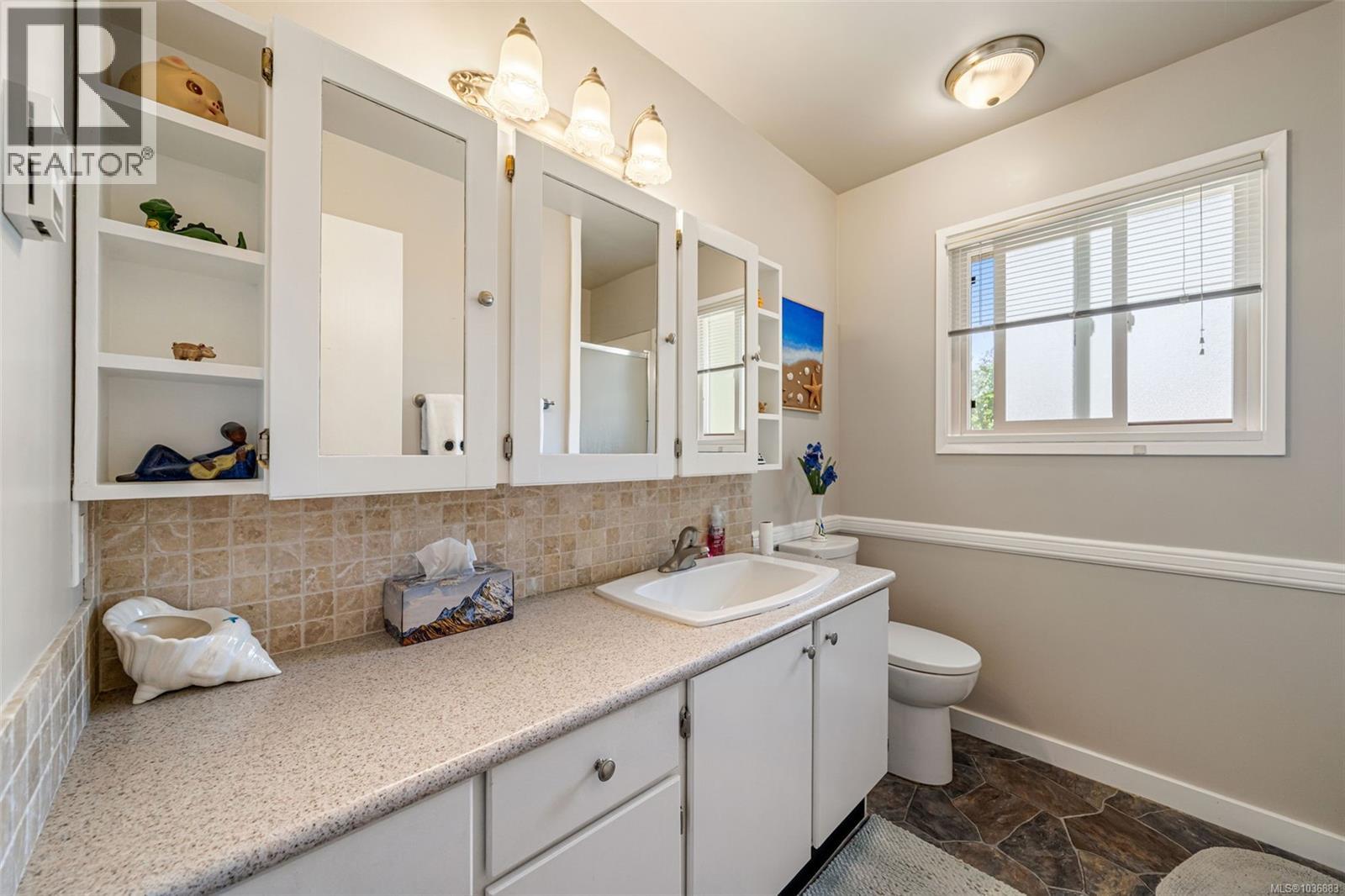  1020 Lucas Avenue, Saanich