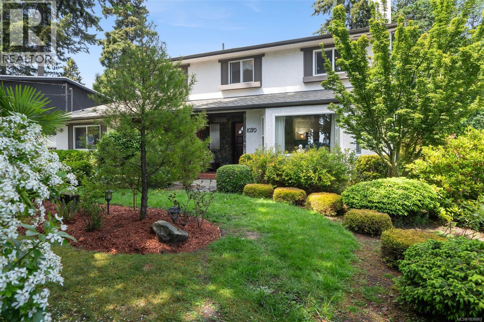  1020 Lucas Avenue, Saanich