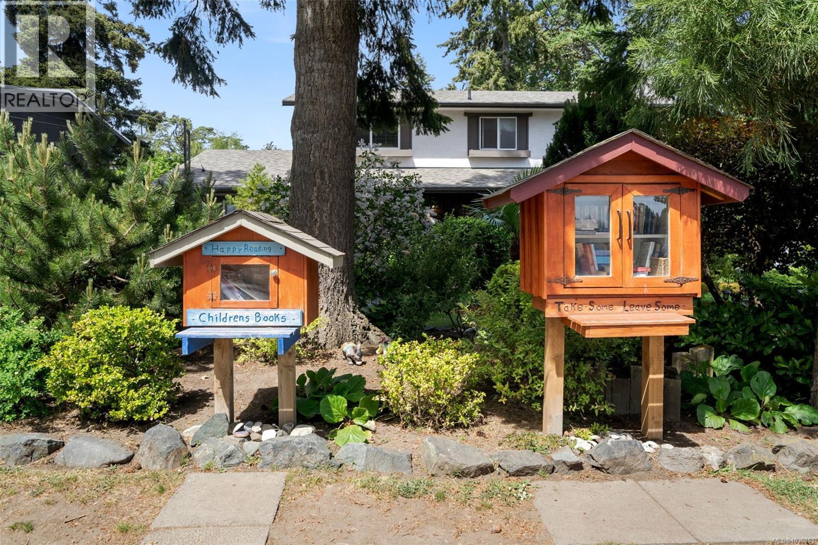  1020 Lucas Avenue, Saanich