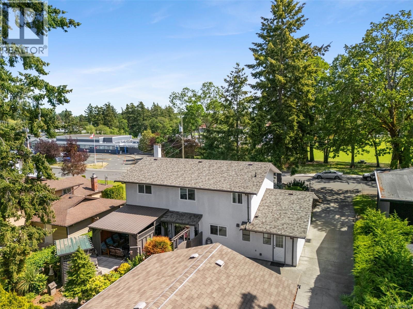  1020 Lucas Avenue, Saanich