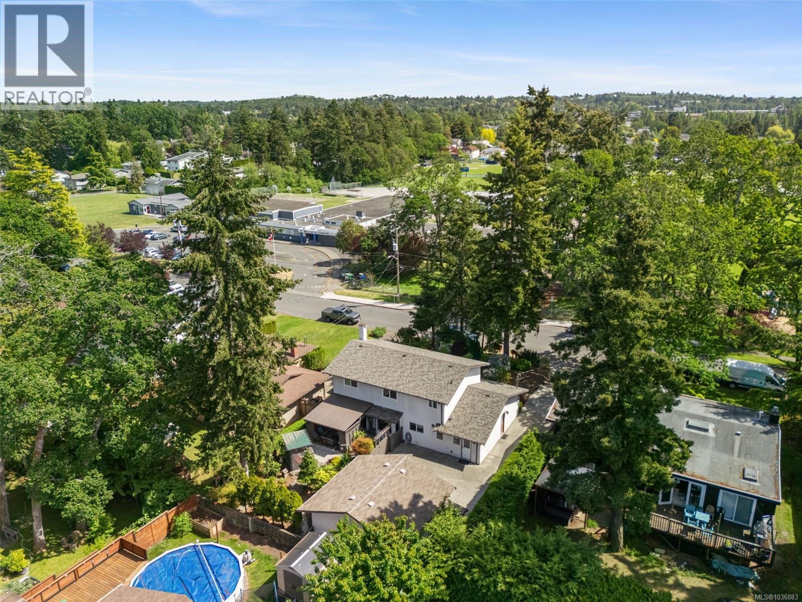  1020 Lucas Avenue, Saanich