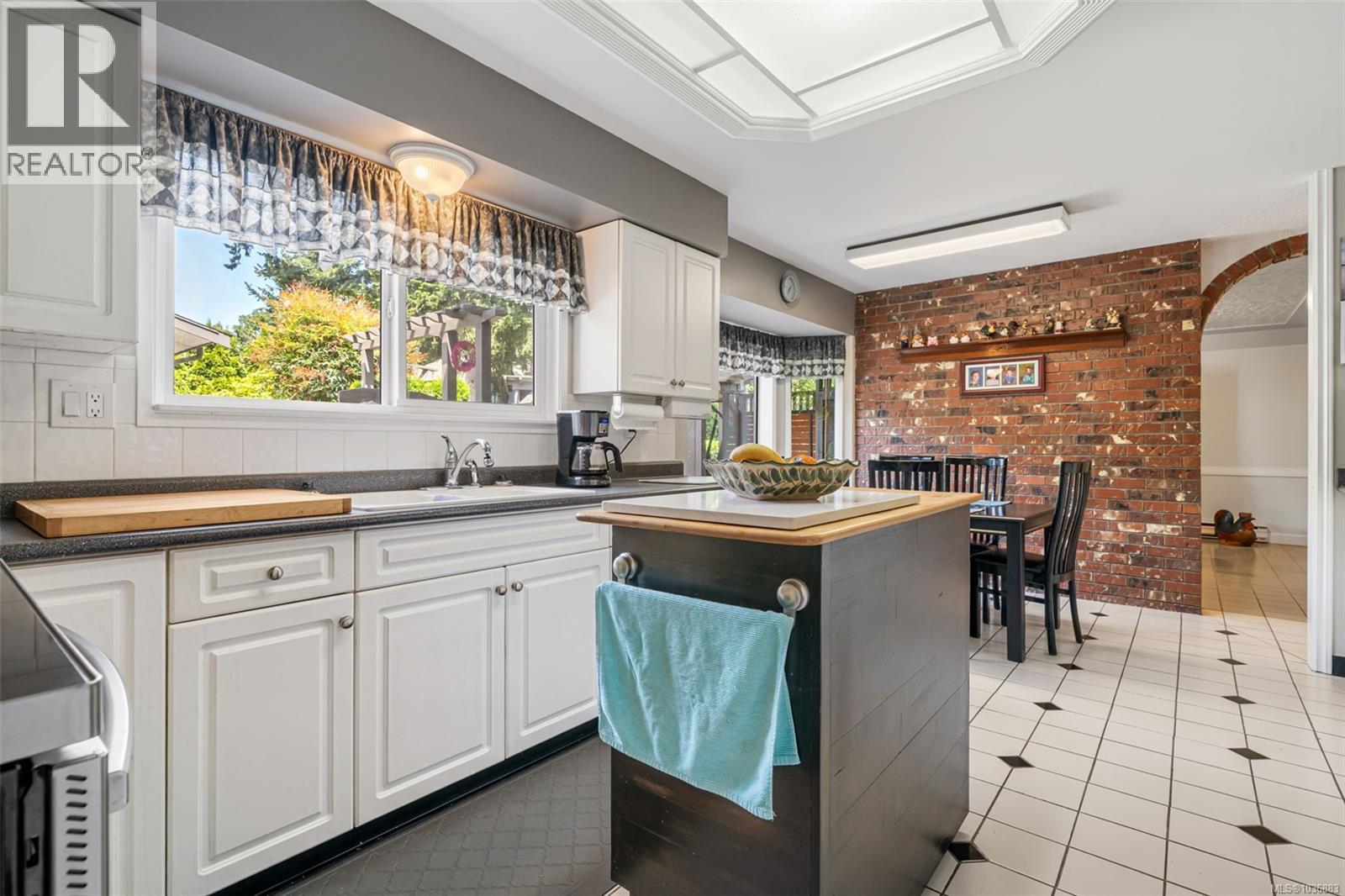  1020 Lucas Avenue, Saanich