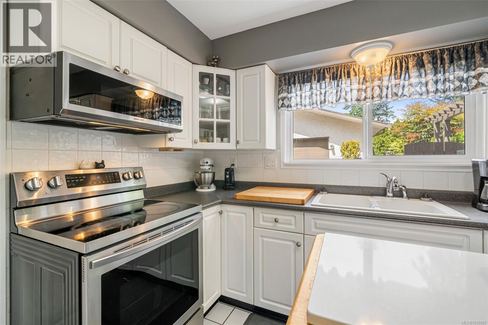  1020 Lucas Avenue, Saanich