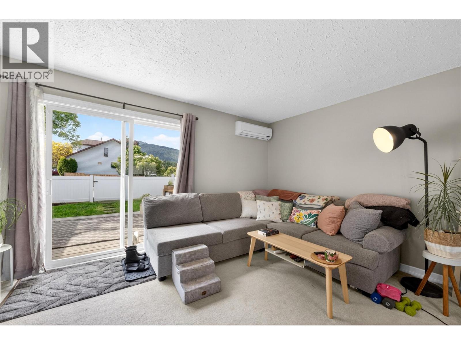 2221 5 Avenue NE - 11