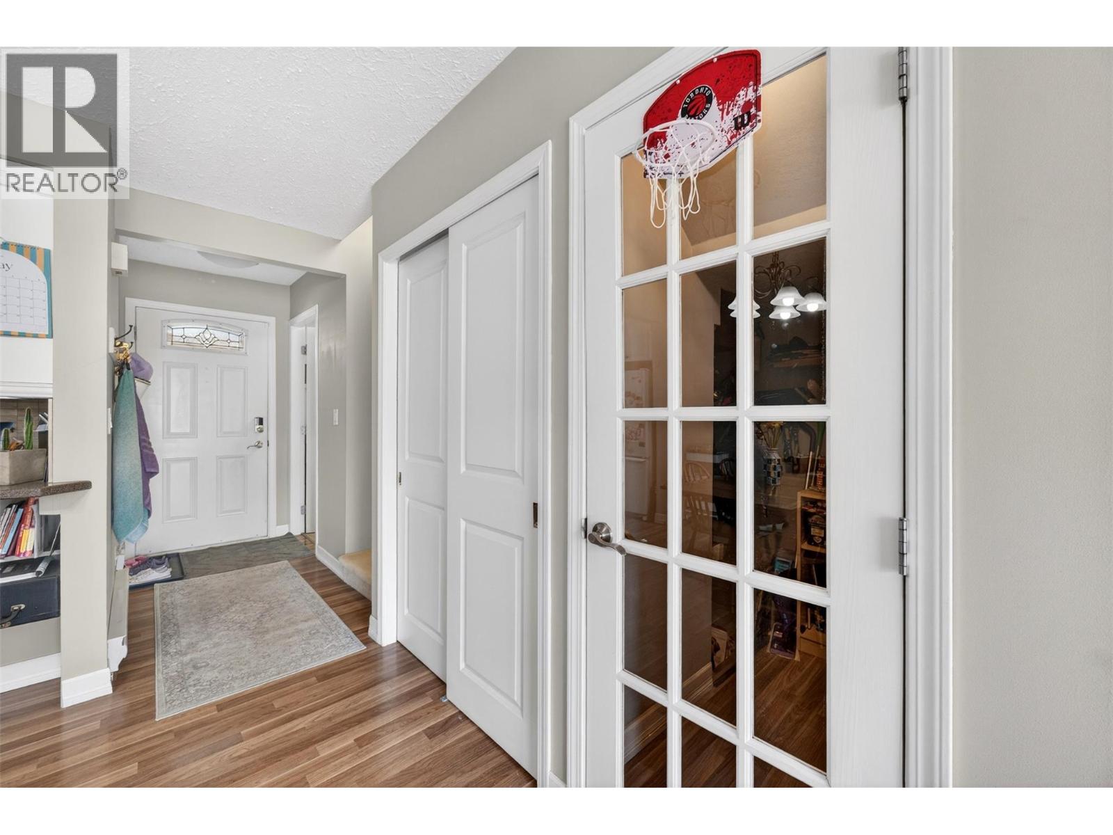 2221 5 Avenue NE - 17