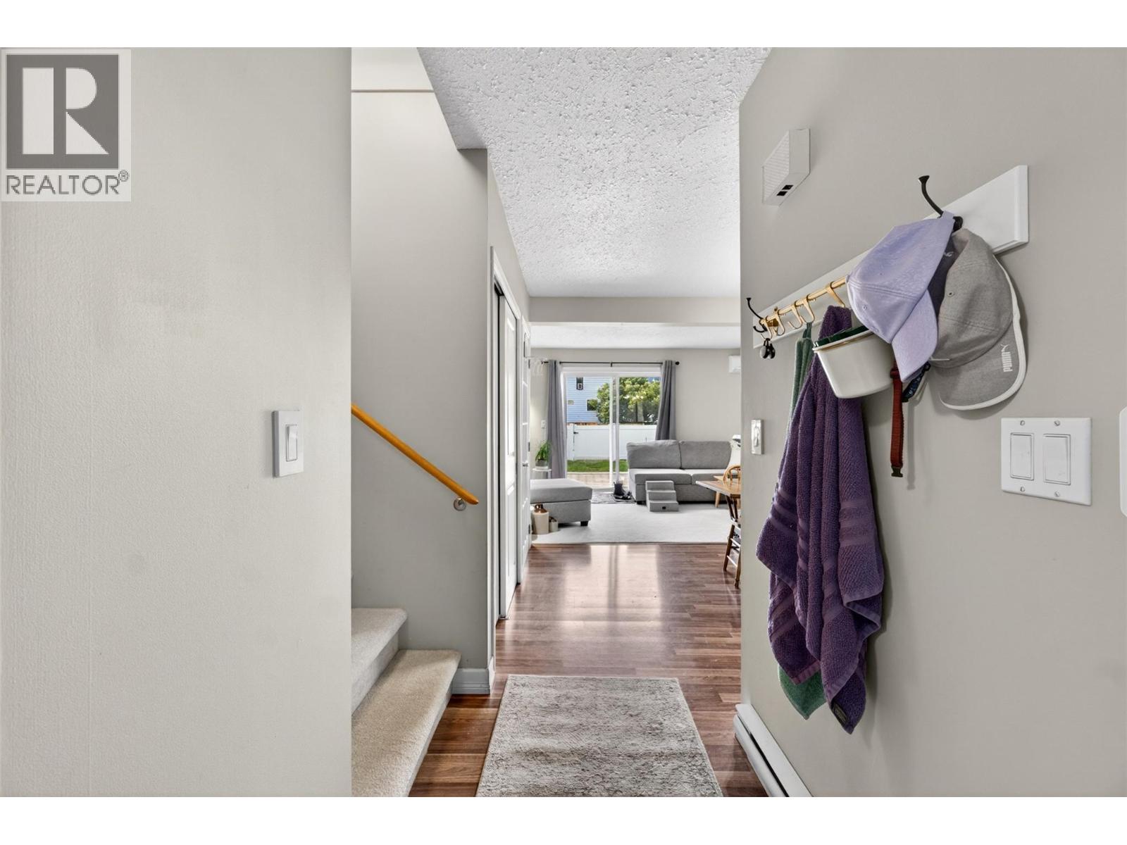2221 5 Avenue NE - 3