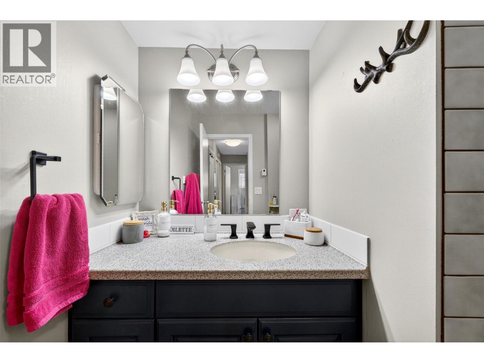  2221 5 Avenue Northeast, Salmon Arm