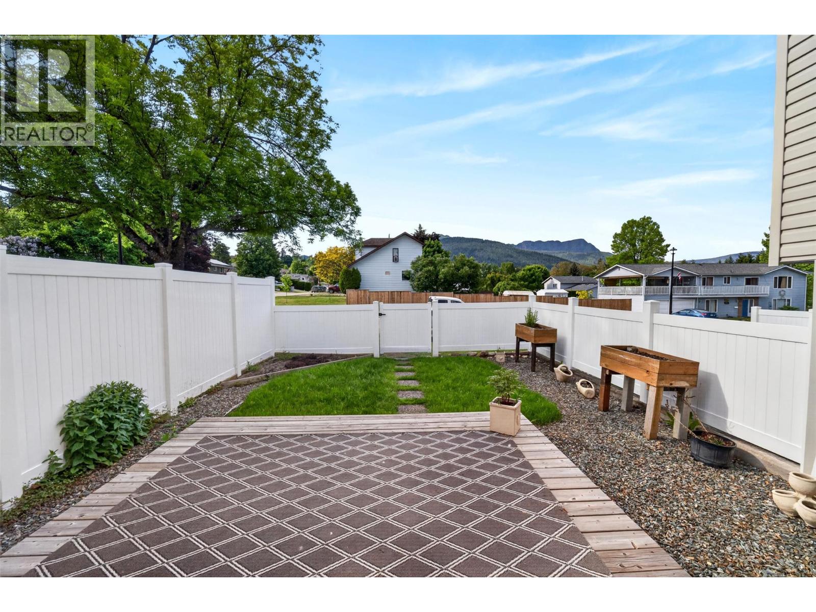  2221 5 Avenue Northeast, Salmon Arm