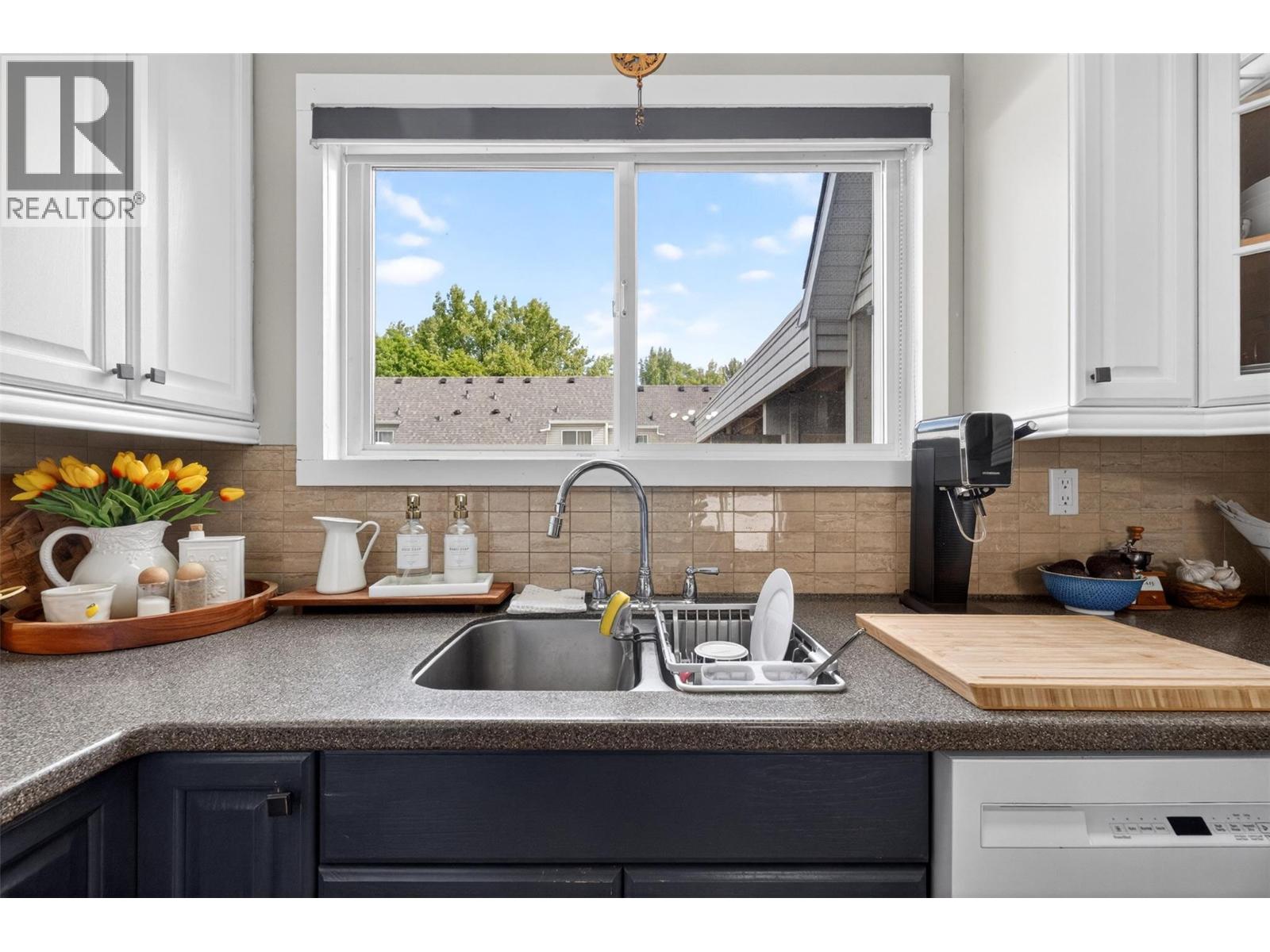  2221 5 Avenue Northeast, Salmon Arm