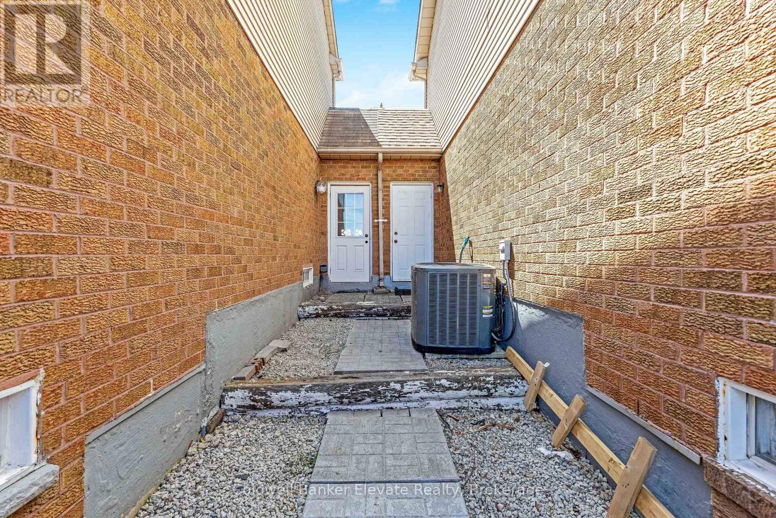 51 ACADIAN HEIGHTS - 32