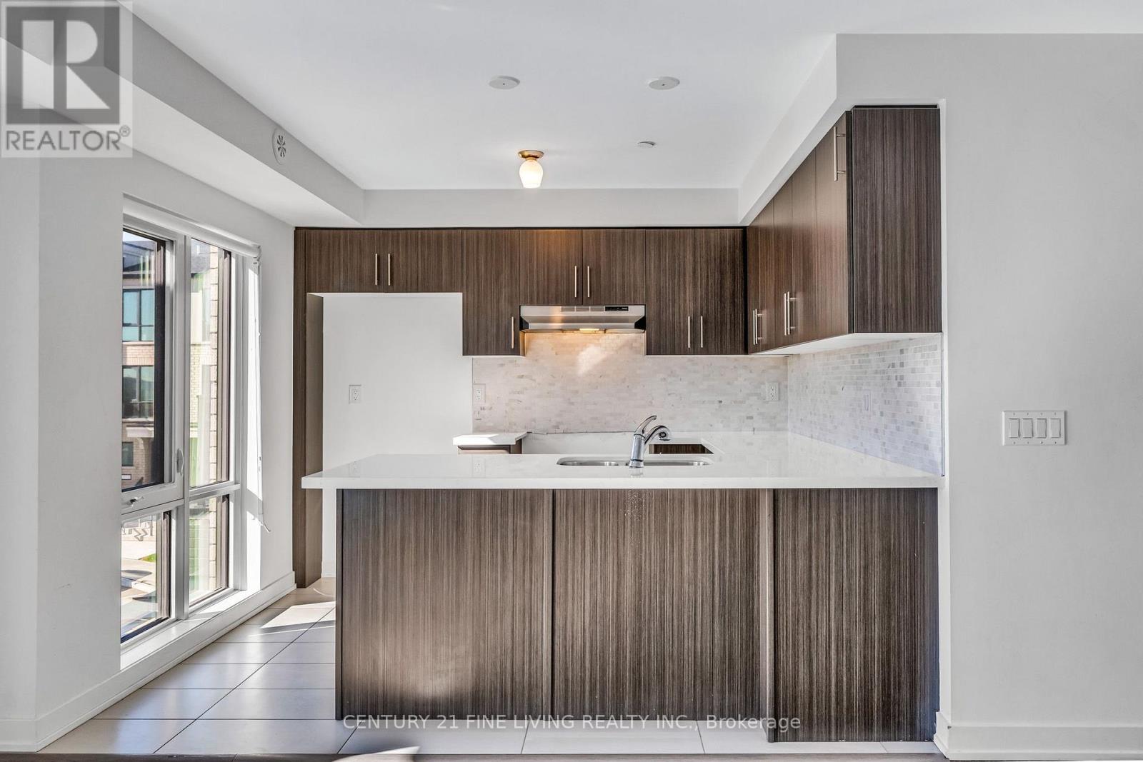 #17 185 VETERANS DRIVE - 8