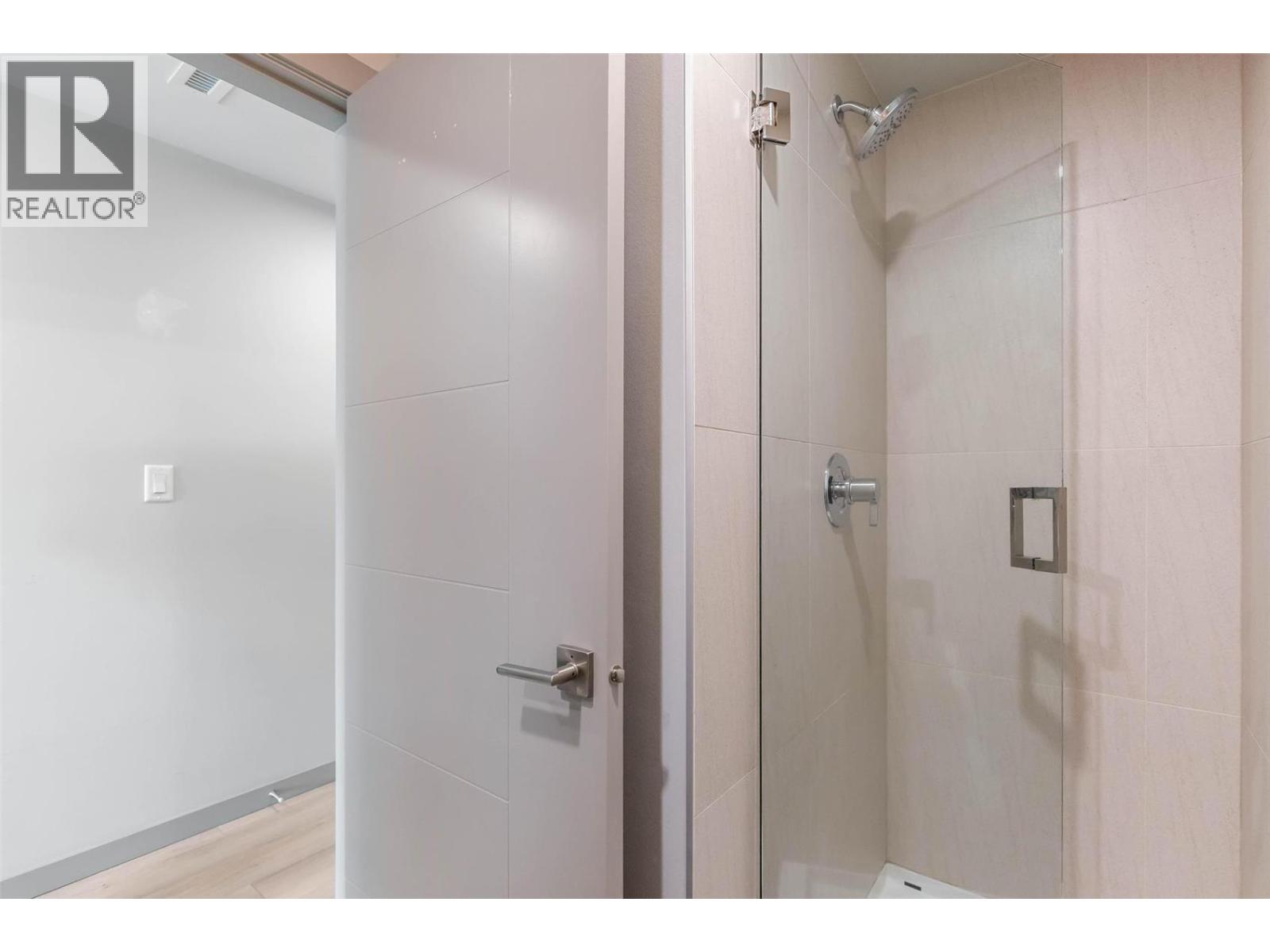 #224 345 Dougall Road N - 10