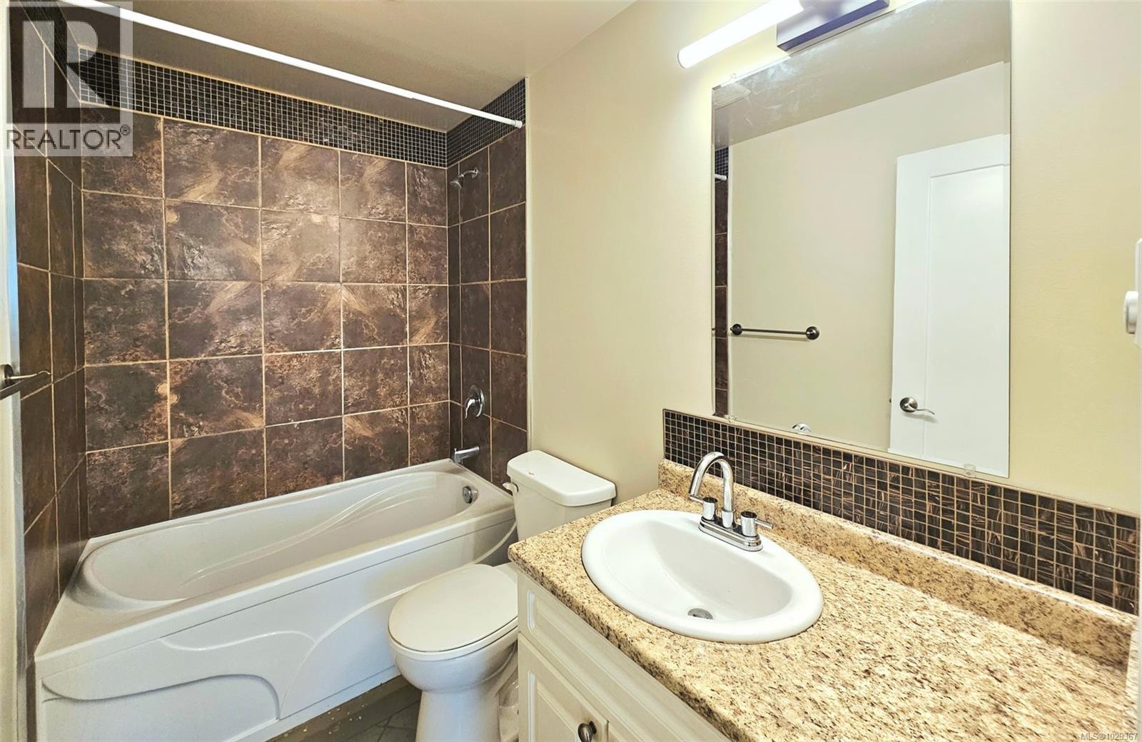 2099 Maple Ave S - 26