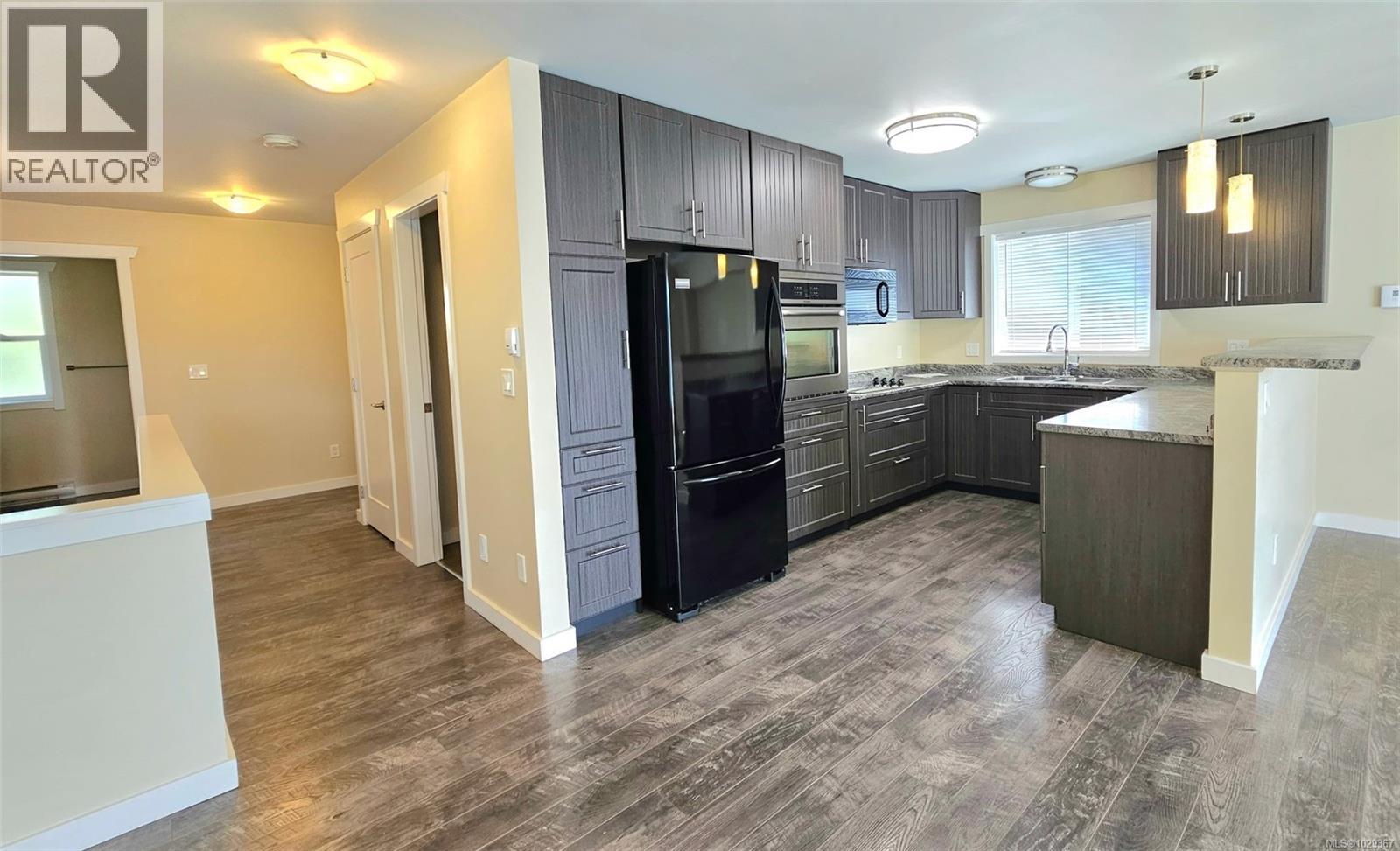2099 Maple Ave S - 8