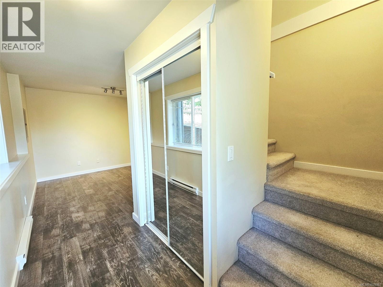 2099 Maple Ave S - 15