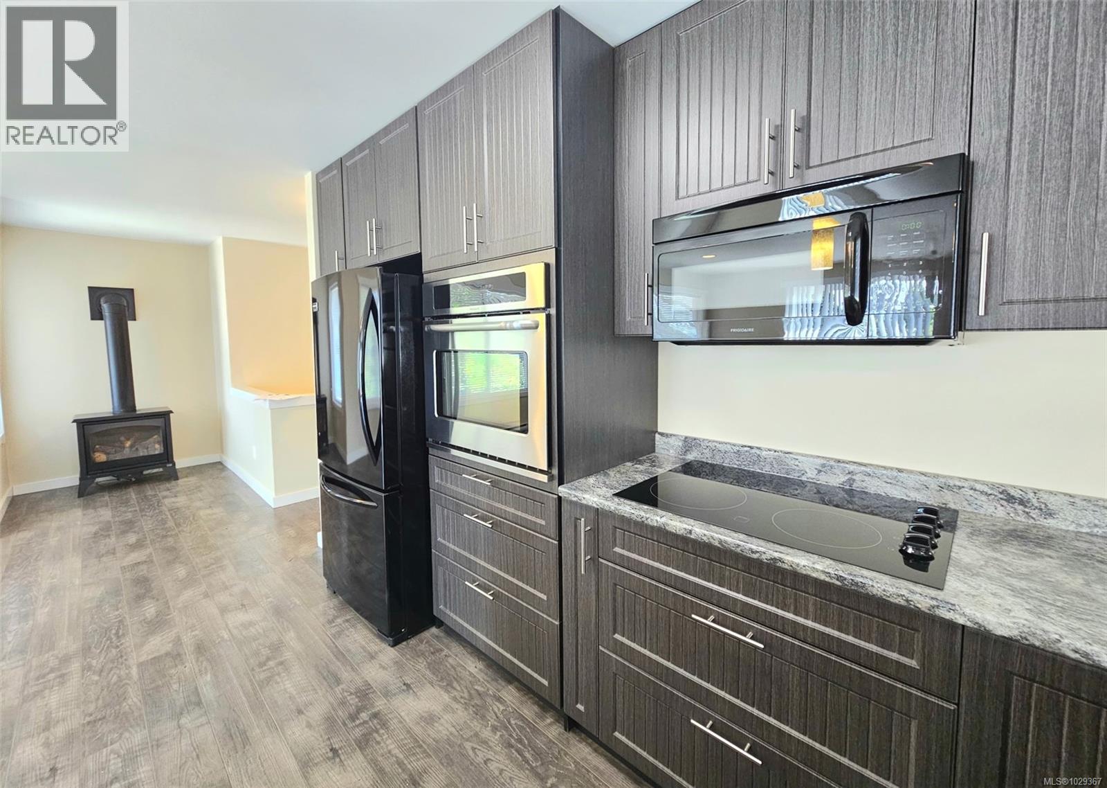 2099 Maple Ave S - 7