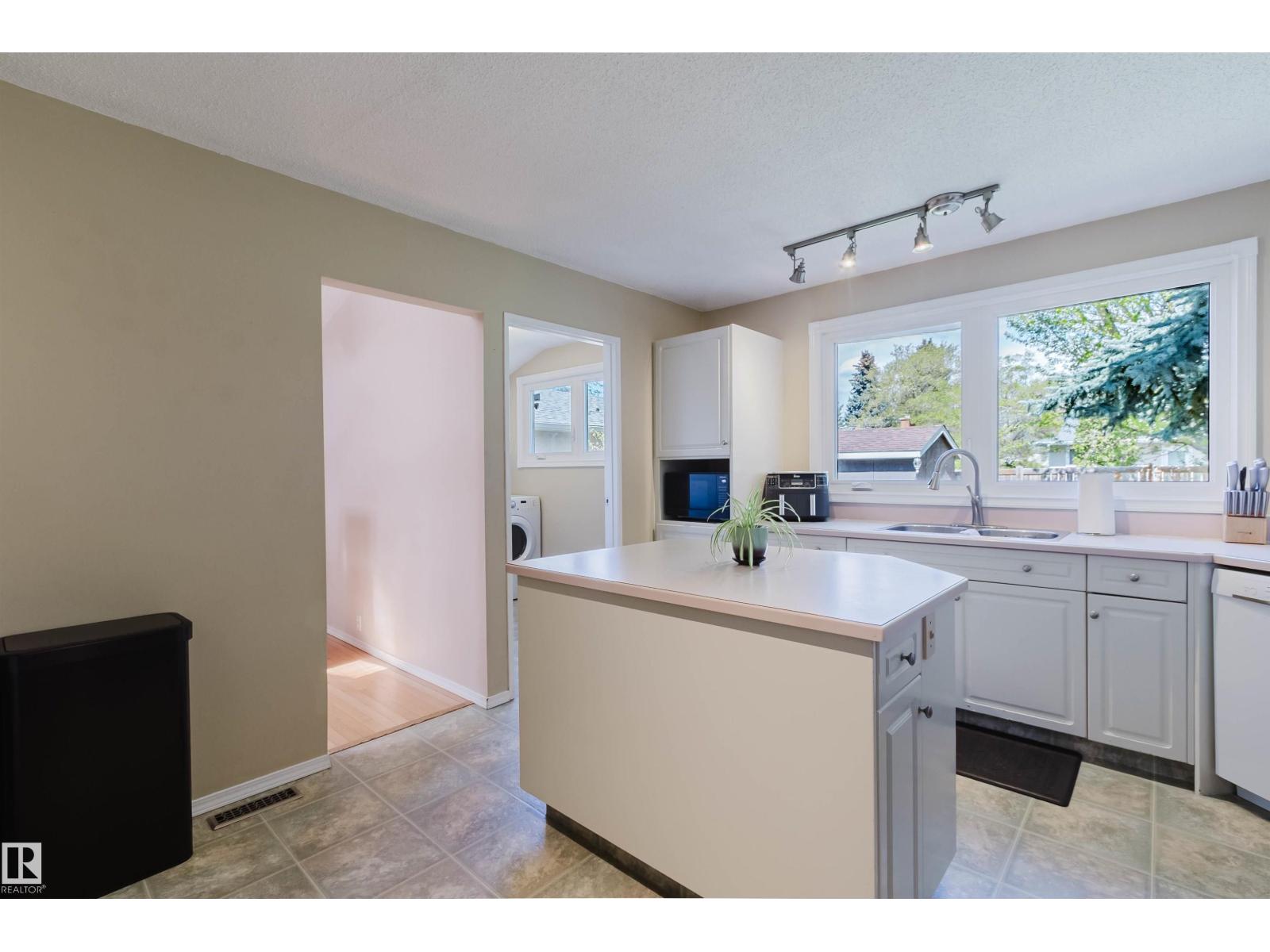 24 BRAESIDE CR - 12