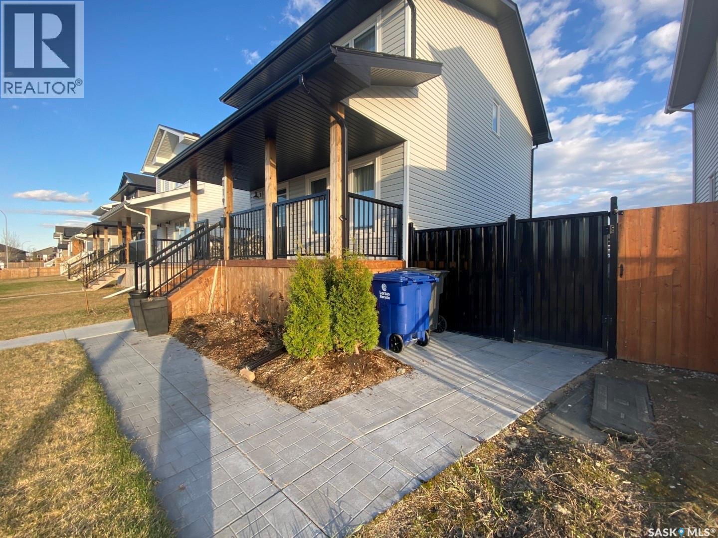 119 Reddekopp CRESCENT - 2