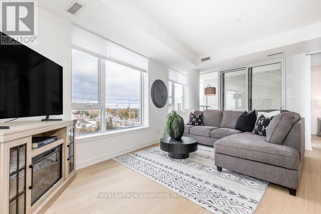 #523 31 HURON STREET - 17