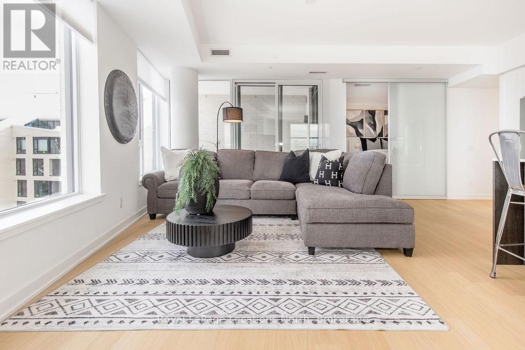 #523 31 HURON STREET - 18