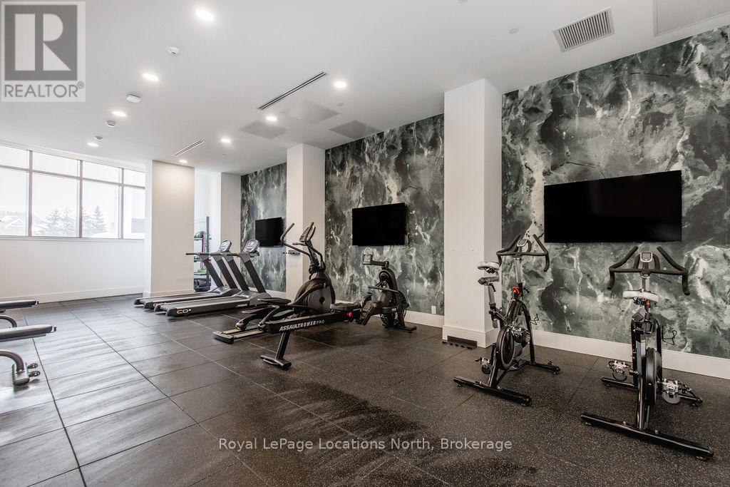 #523 31 HURON STREET - 25