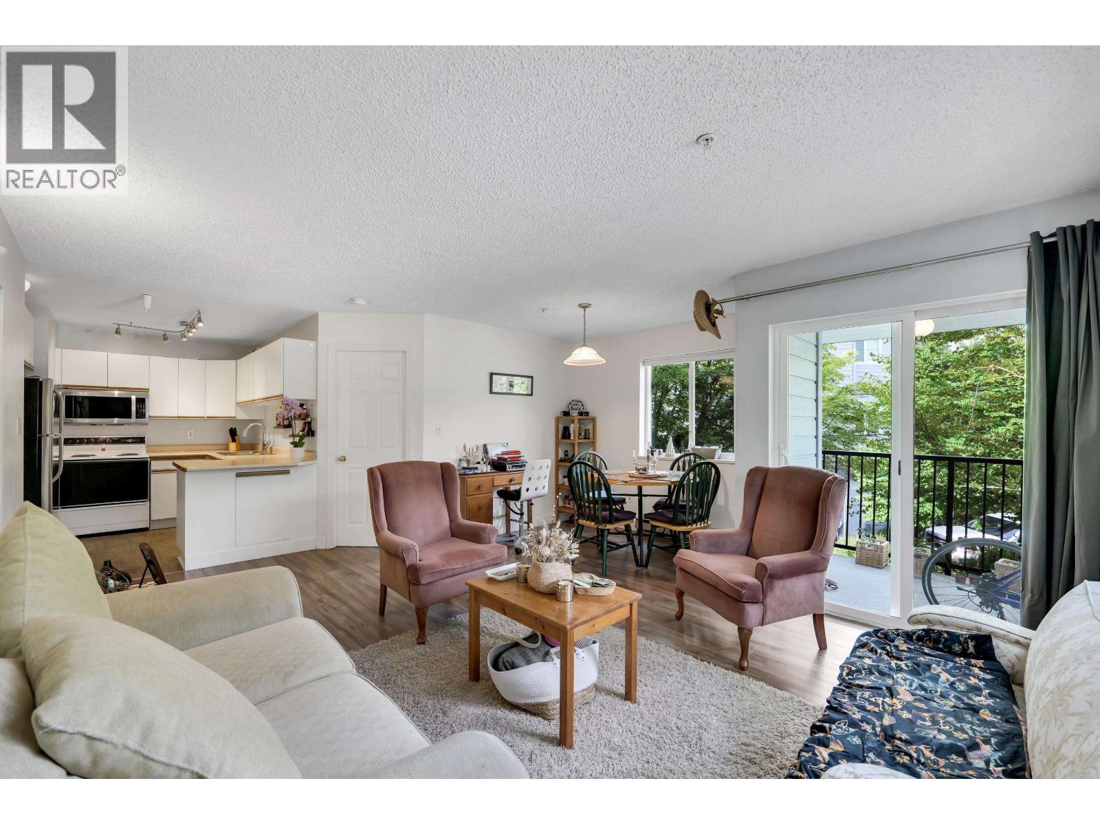 201B 40120 WILLOW CRESCENT, Squamish