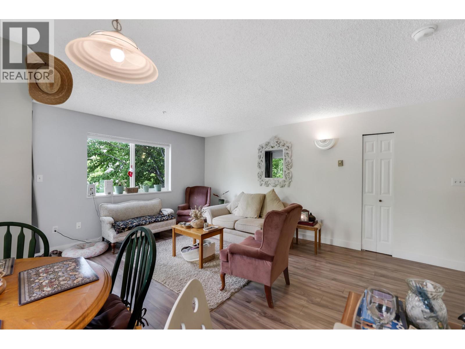 201B 40120 WILLOW CRESCENT, Squamish