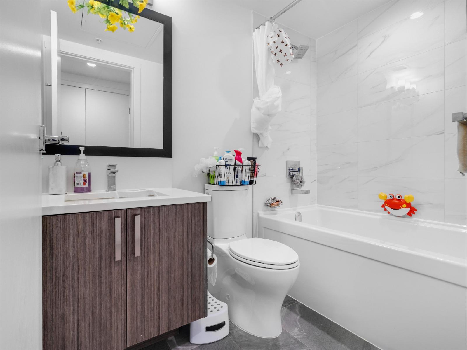 2 Bed, 2 Bath Apartment for Sale in Surrey – 616 13350 CENTRAL AVENUE, Surrey – MLS# R3126102 - Image 19