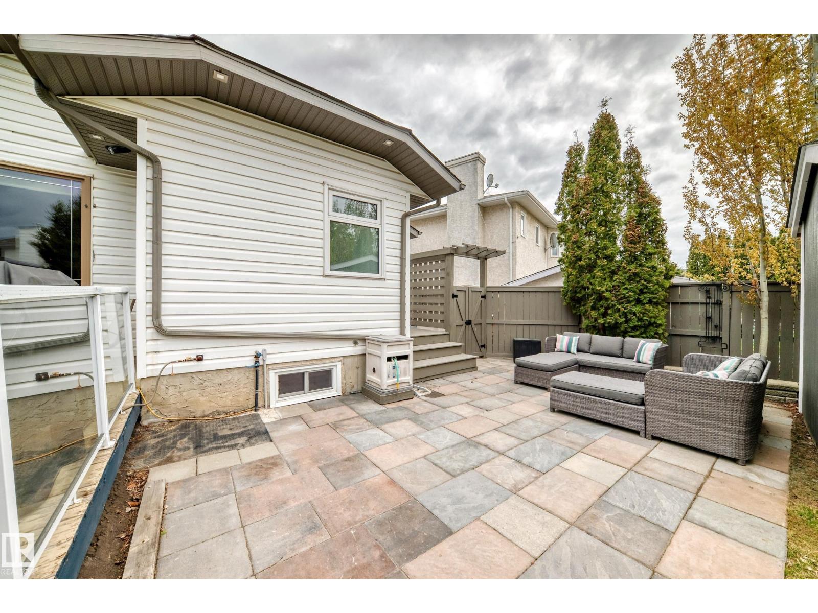 15724 72A ST NW - 44