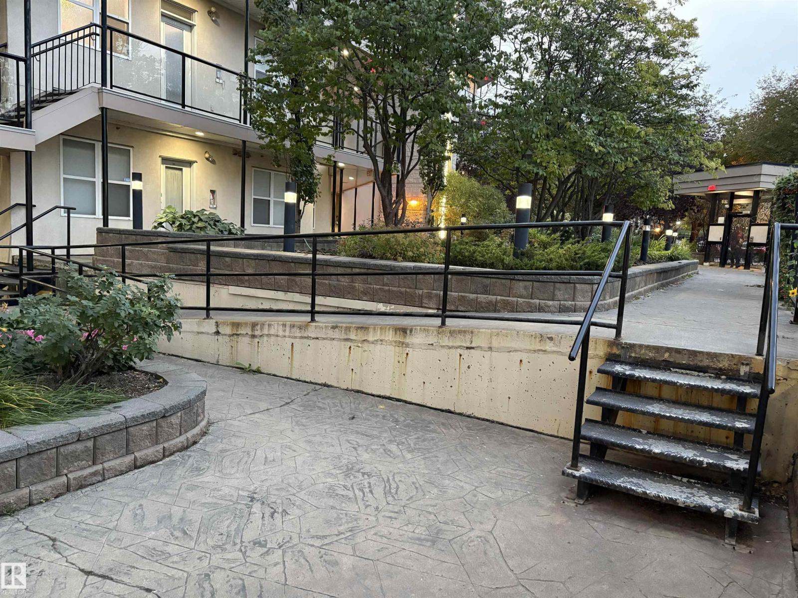 #113 9507 101 AV NW - 15