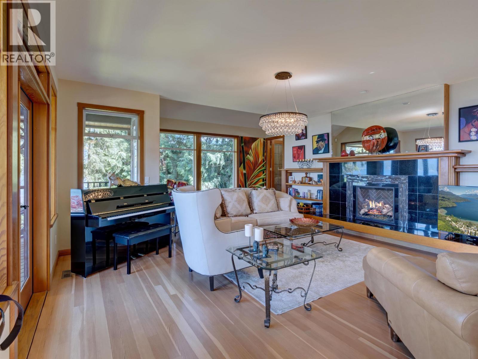 6480 SHORELINE PLACE, Sechelt