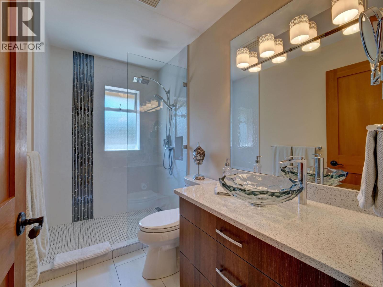 6480 SHORELINE PLACE, Sechelt