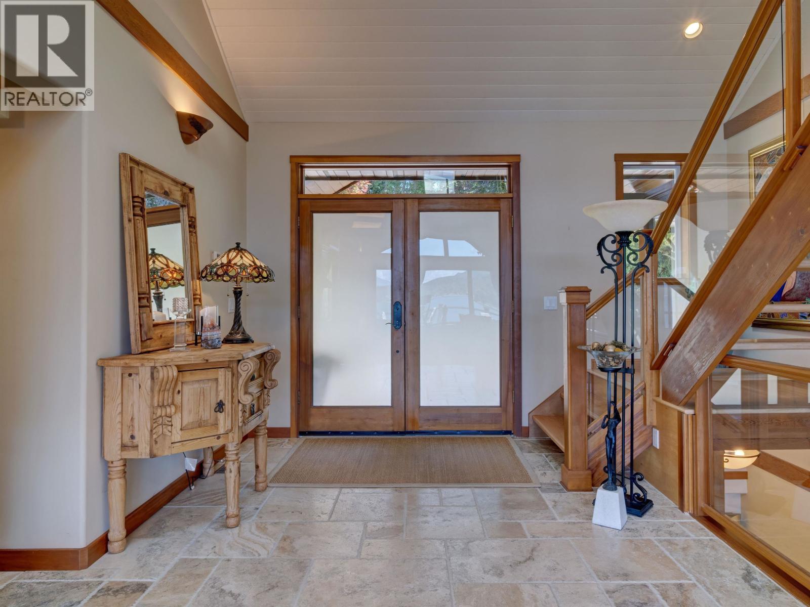 6480 SHORELINE PLACE, Sechelt