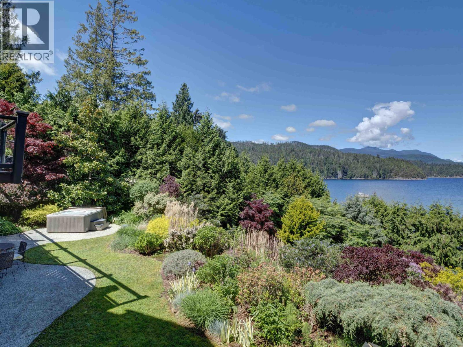6480 SHORELINE PLACE, Sechelt