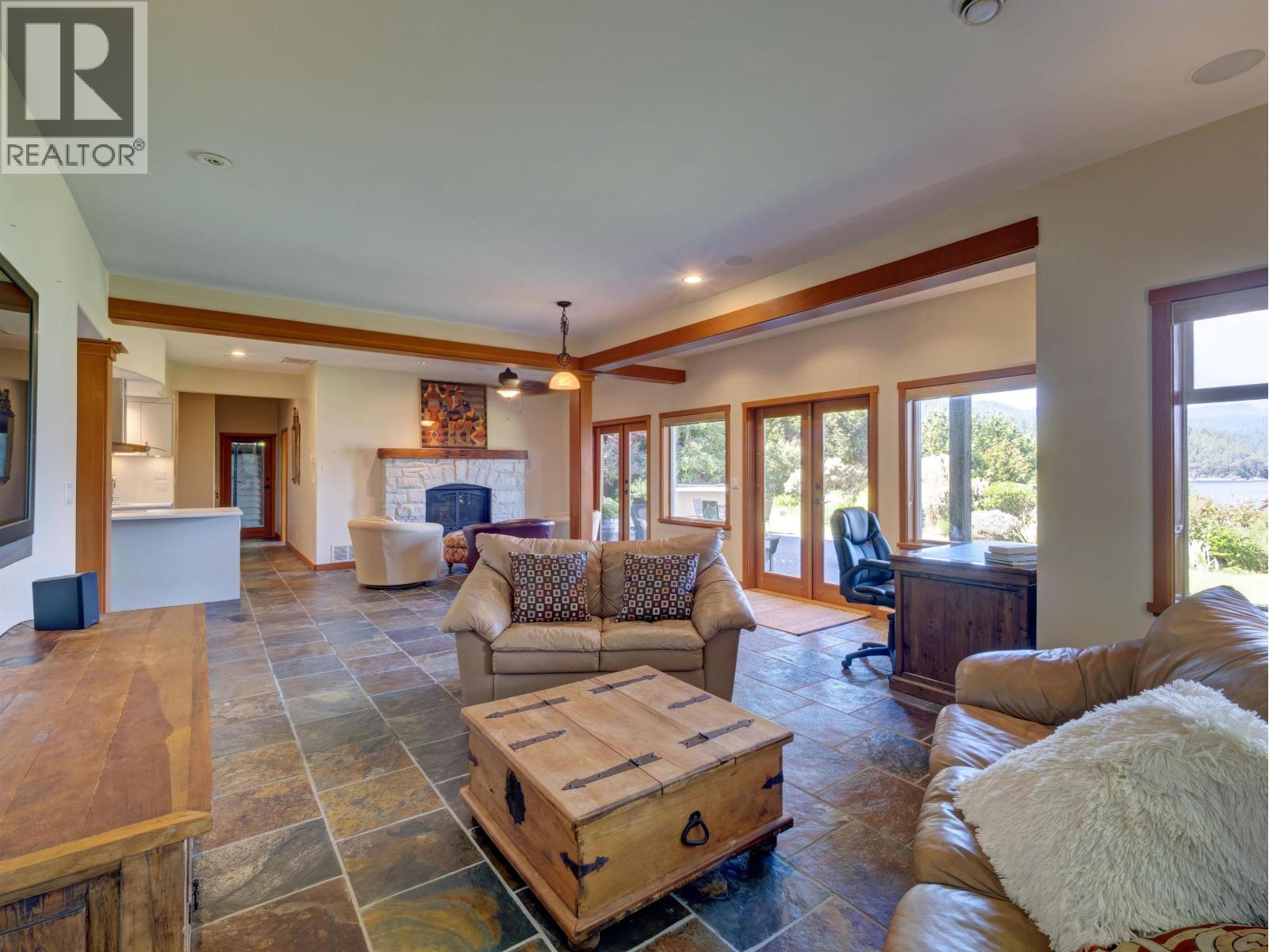 6480 SHORELINE PLACE, Sechelt