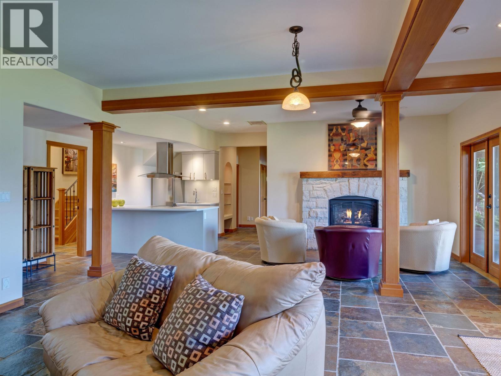 6480 SHORELINE PLACE, Sechelt