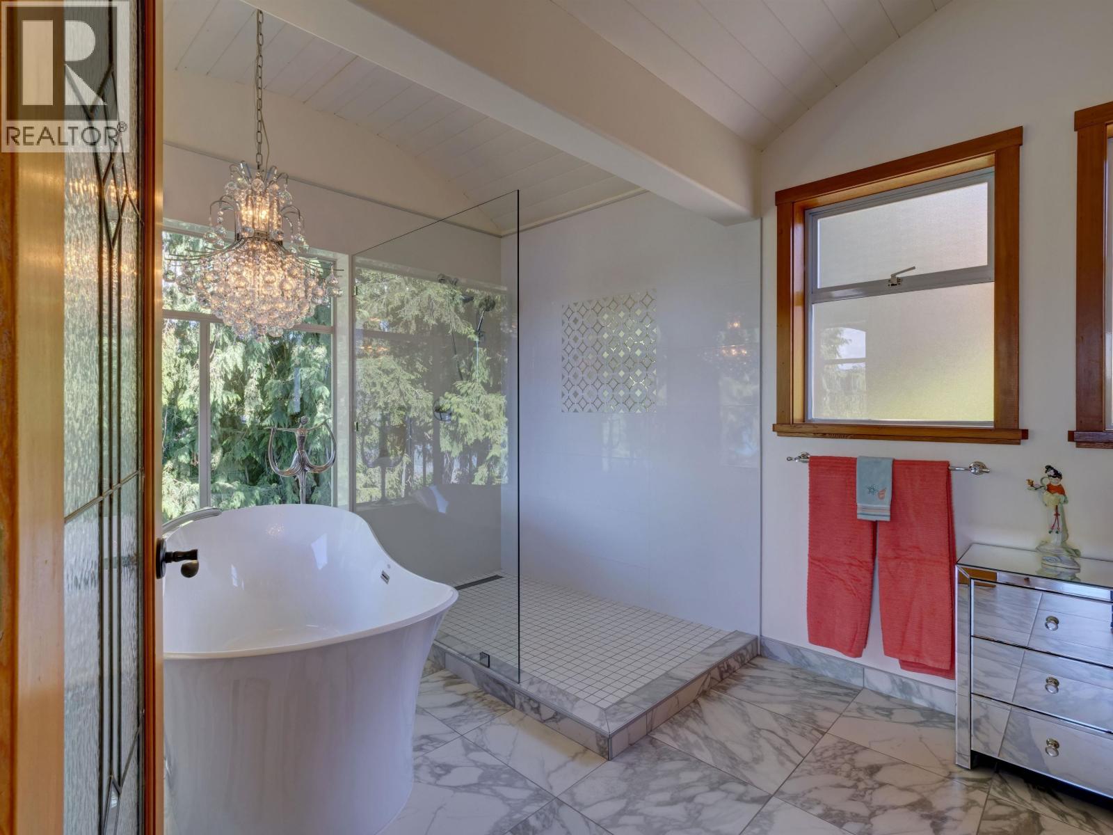 6480 SHORELINE PLACE, Sechelt