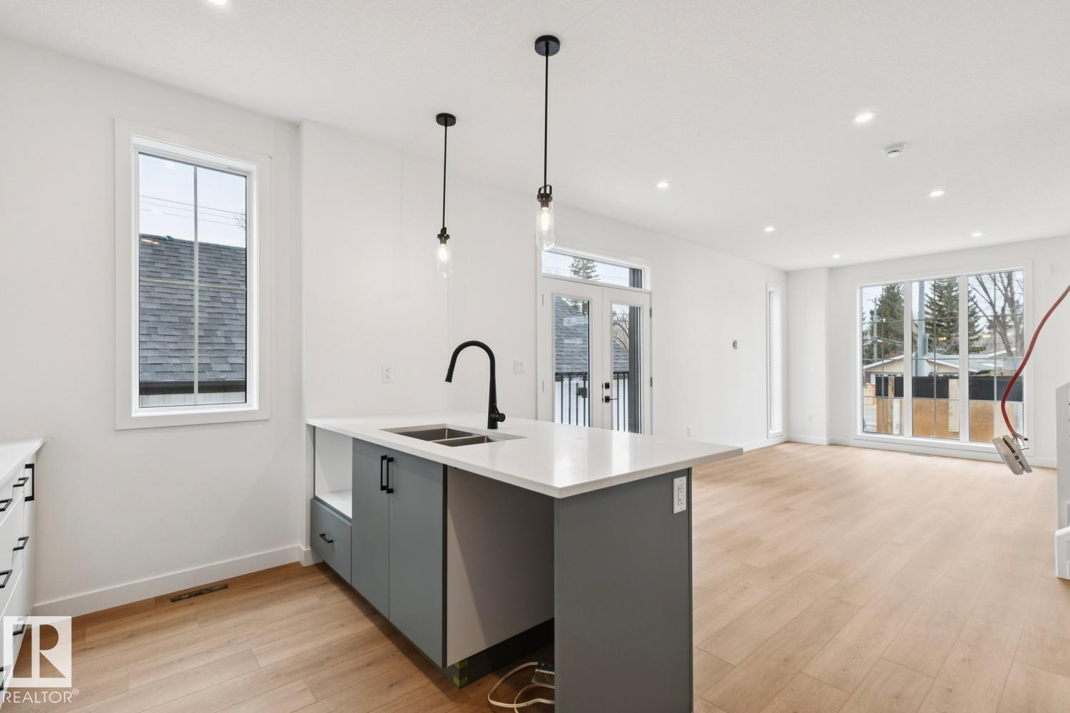 14816 93 AV NW - 11
