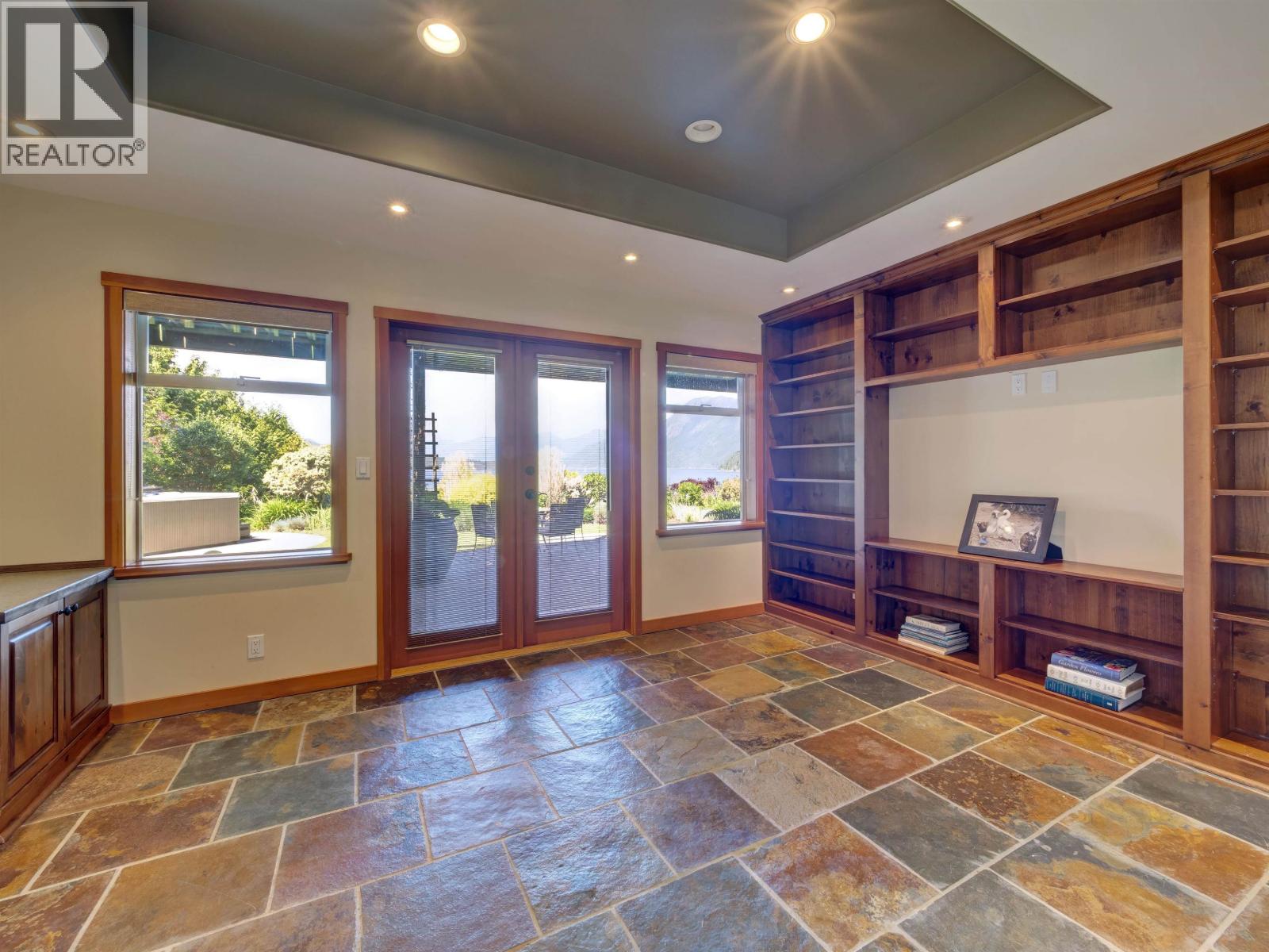 6480 SHORELINE PLACE, Sechelt