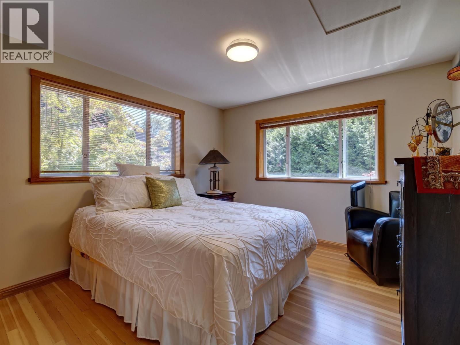 6480 SHORELINE PLACE, Sechelt