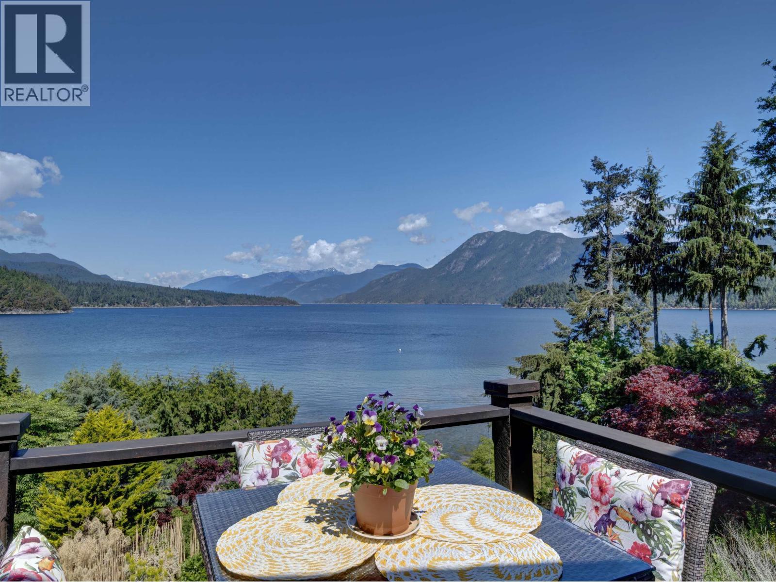 6480 SHORELINE PLACE, Sechelt