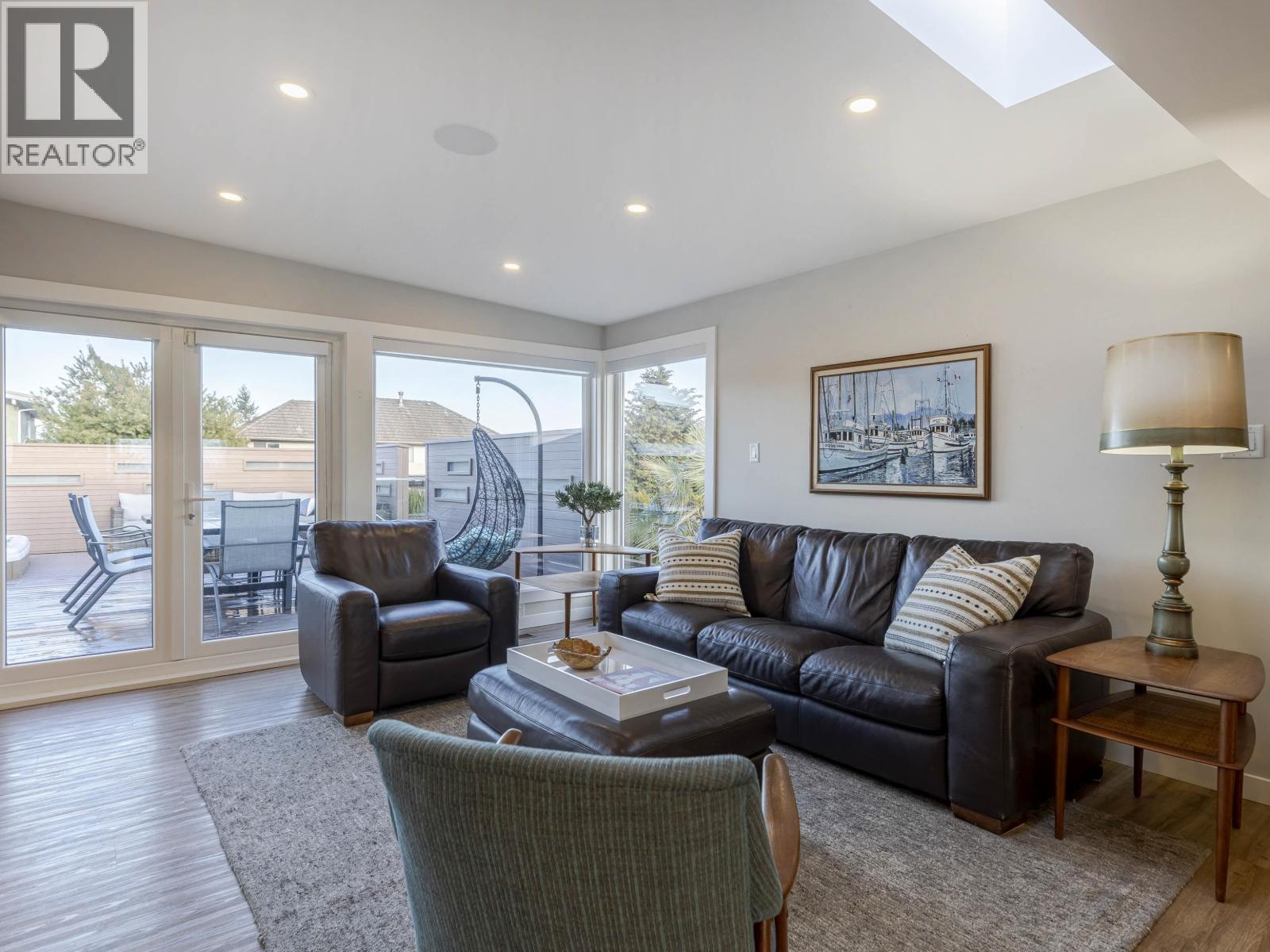815 MASSEY STREET, New Westminster