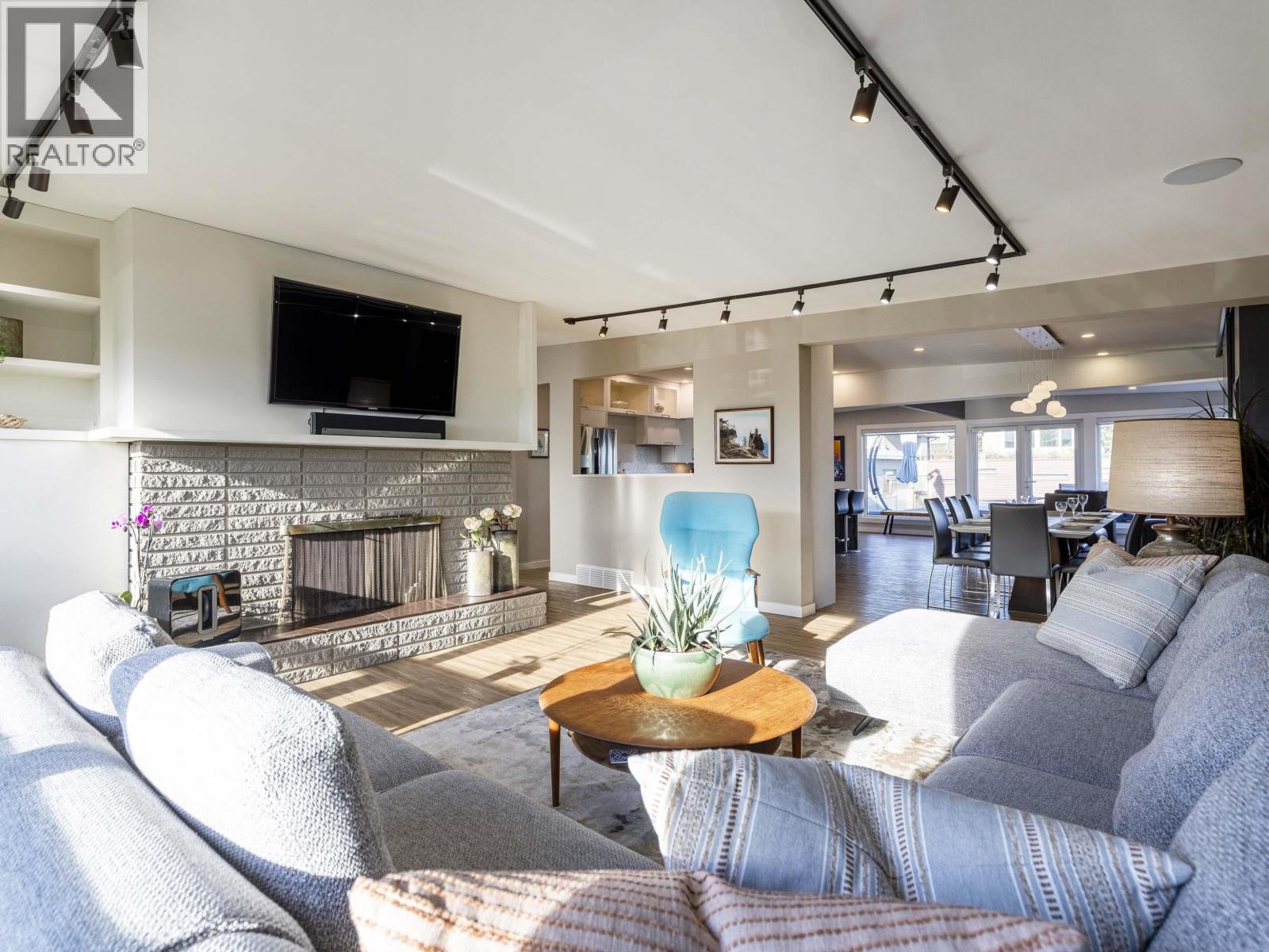 815 MASSEY STREET, New Westminster