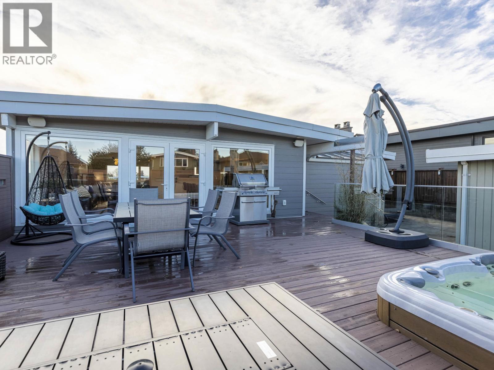815 MASSEY STREET, New Westminster